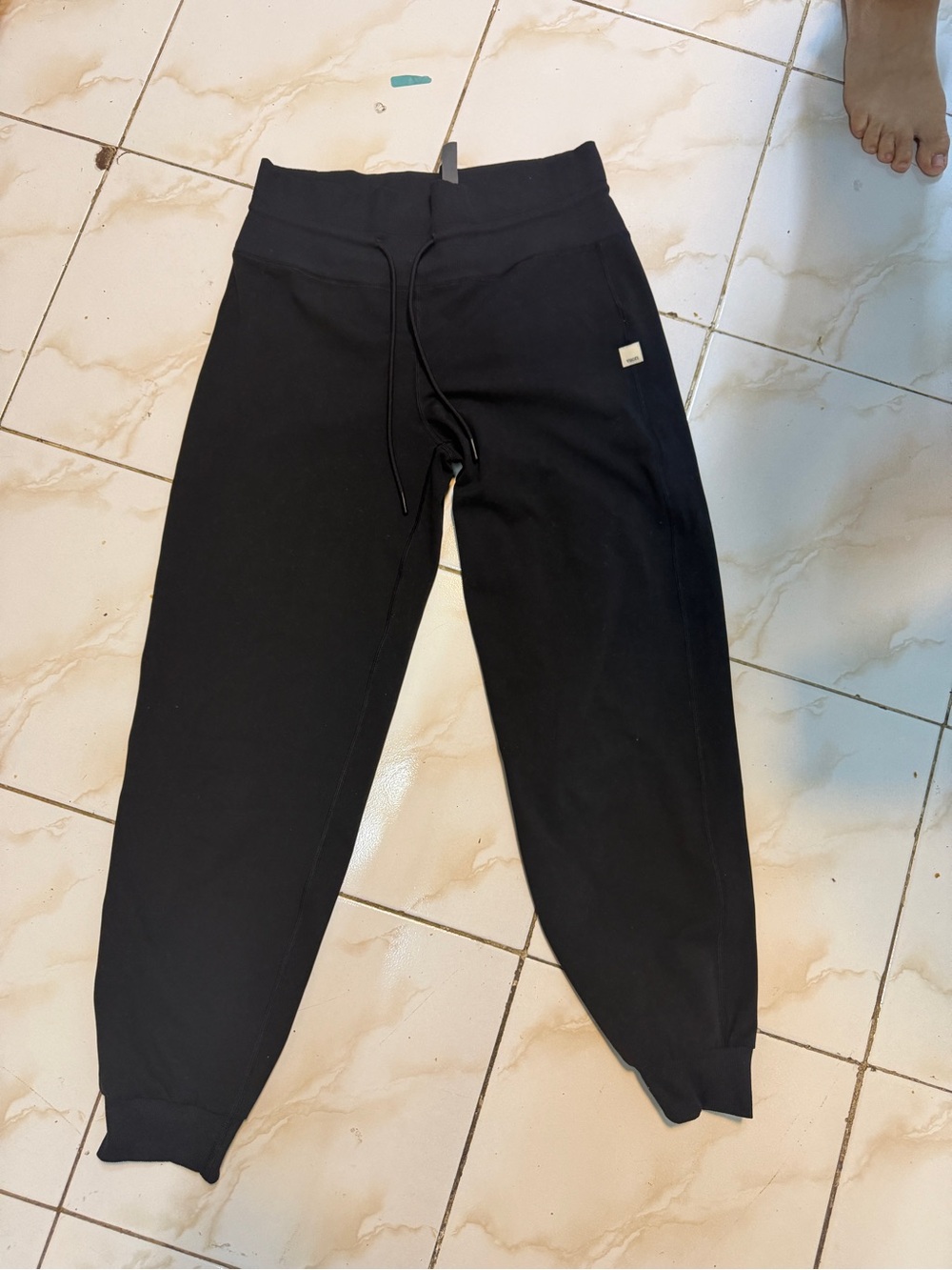 Title: Vuori Daily Legging Black Women’s Size Medium Drawstring